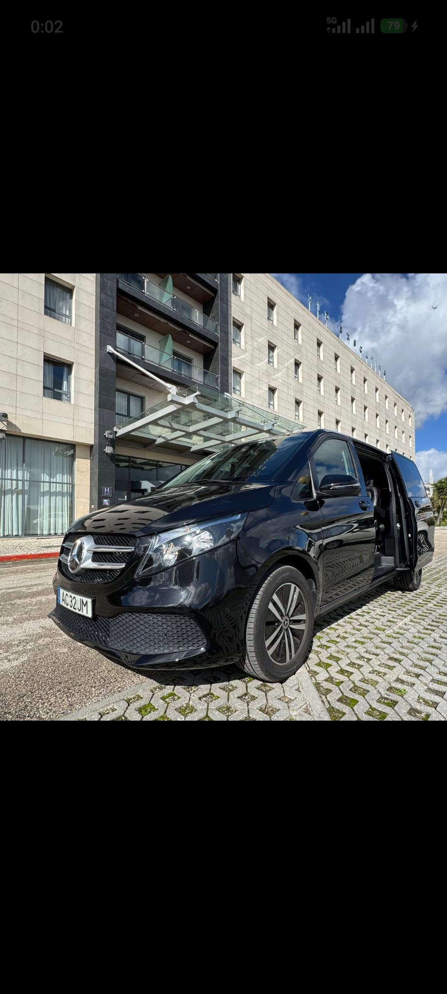 Mercedes V250 preto pronto para transfer de artista.